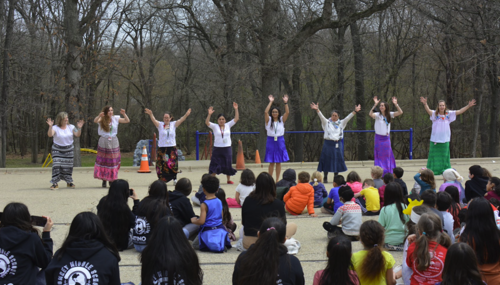 Sauk Trail Elementary Celebrates Día del Niño