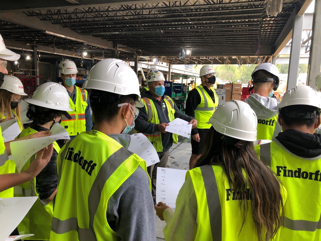 students visiting Findorff Costruction site 